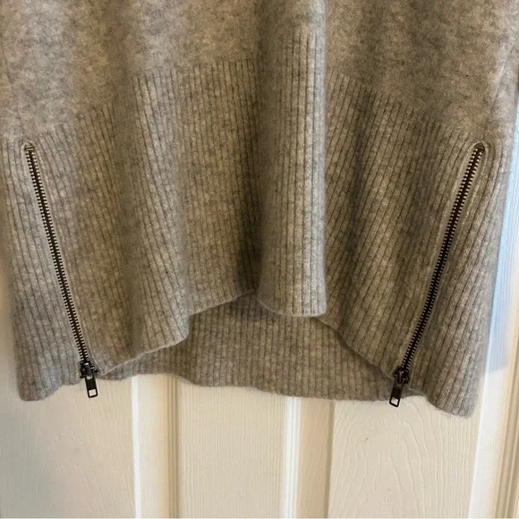 Saks Fifth Avenue Light Gray Cashmere Turtleneck Sweater with side zip Large - Picture 2 of 6